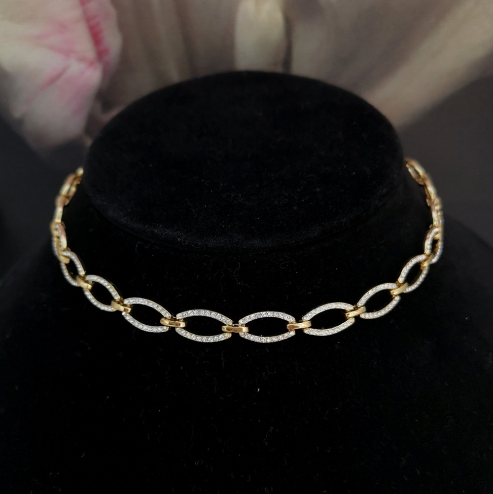 Delicate Clear crystal necklace in Gold Tone 🆕